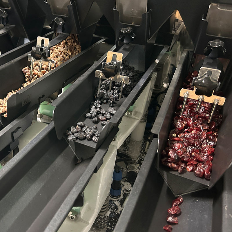 دستگاه بسته‌بندی کیسه‌ای پیش‌ساخته خوراک پرنده، غذای سگ، غذای گربه، دستگاه بسته‌بندی چند منظوره گرانول، دستگاه وزن‌کن چند سر