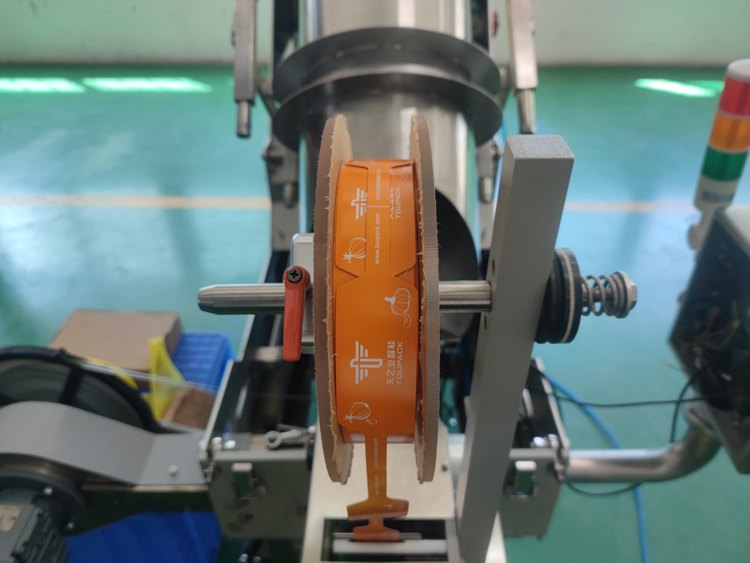 دستگاه بسته‌بندی خودکار کیسه توری با محدوده وزن 3 گرم تا 5000 گرم برای بسته‌بندی سبزیجات، میوه‌ها، زنجبیل، سیب‌زمینی، مرکبات