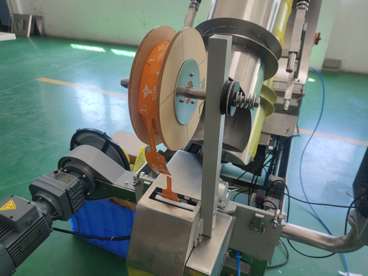 دستگاه بسته‌بندی خودکار کیسه توری با محدوده وزن 3 گرم تا 5000 گرم برای بسته‌بندی سبزیجات، میوه‌ها، زنجبیل، سیب‌زمینی، مرکبات