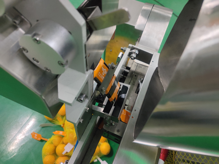 دستگاه بسته‌بندی خودکار کیسه توری با محدوده وزن 3 گرم تا 5000 گرم برای بسته‌بندی سبزیجات، میوه‌ها، زنجبیل، سیب‌زمینی، مرکبات